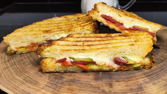 Sucuklu Kaşarlı Tost